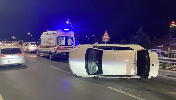 Kayseri’de iki otomobilin çarpıştığı kazada devrilen aracın sürücüsü yaralandı