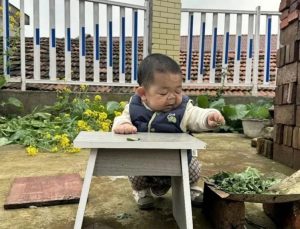Çinli Wang’ın hikâyesi milyonları ağlattı: 25 yaşında ama bebek boyutlarında