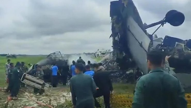 Hindistan’da askeri kargo uçağı yere çakıldı: 5 asker hayatını kaybetti