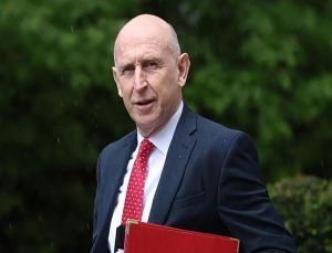 İngiliz hükümetinde bütçe depremi! Savunma Bakanı John Healey istifa etti