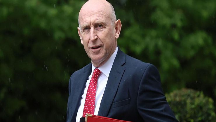 İngiliz hükümetinde bütçe depremi! Savunma Bakanı John Healey istifa etti