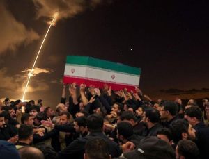 ABD yeniden İran’ı vurmaya başladı, Ali Hamaney için planlanan cenaze töreni ertelendi