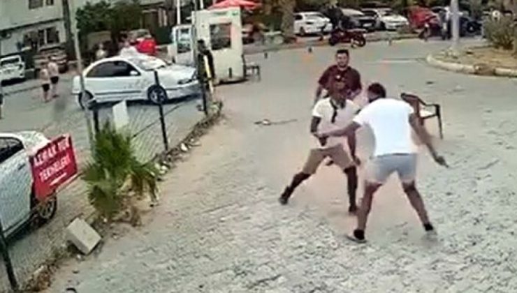 İkisi de bıçağına sarıldı… Kanlı düello kamerada!