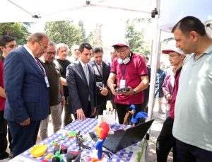 Meslek lisesi öğrencilerinin yaptığı ürünler görücüye çıktı