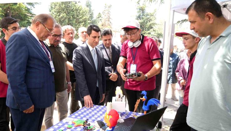 Meslek lisesi öğrencilerinin yaptığı ürünler görücüye çıktı