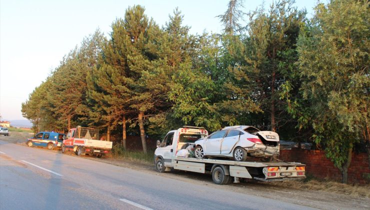 Taşköprü’de iki otomobil çarpıştı: 2 yaralı
