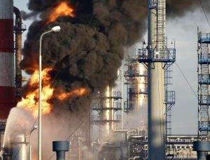 Ukrayna, Rusya’nın petrol rafinerisini vurdu: Yakıt fiyatları yükseldi