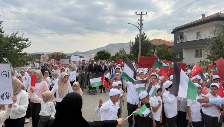 940 Öğrenciden Gazze’ye Destek Yürüyüşü