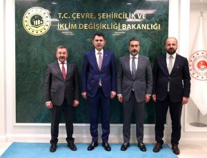 CHP’li belediye başkanı, AK Partili yöneticilerle Bakan Kurum’u ziyaret etti