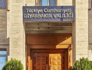Diyarbakır’da PKK posterlerine gözaltı: 4 kişi yakalandı