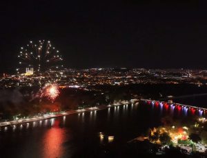 Edirne’de 30 Ağustos Zafer Bayramı Coşkusu: Meriç Nehri Üzerinde Havai Fişek Gösterisi