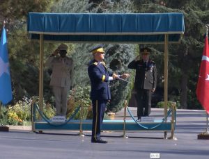 Genelkurmay Başkanı Bayraktaroğlu, Somali’li Mevkidaşını Askeri Törenle Karşıladı
