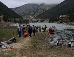Gümüşhane’de baraj göletine devrilen pikabın sürücüsü öldü