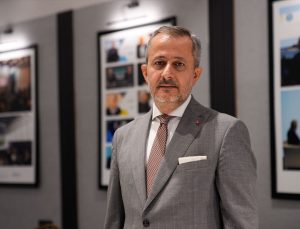 Karabıyık: K-Pop ve Manifest benzeri gruplar cinsiyetsizleştirme propagandası yapıyor