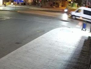 Kartepe’de Minibüs Motosiklete Çarptı: Sürücü Metrelerce Sürüklendi