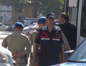 Menderes Belediye Başkanı İlkay Çiçek tutuklanmasının ardından görevden uzaklaştırıldı
