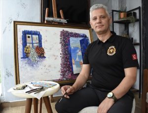 Polis memuru, mesai sonrası resim tutkusuyla tuval başına geçiyor