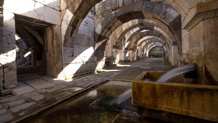 Smyrna’da Geç Antik Çağ’a Ait Yeni Mekanlar ve Duvar Resimleri Bulundu