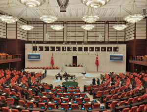 TBMM’de Şehit Yakınları ve Gazilere İlişkin Kanun Teklifi Görüşüldü: ‘Kurşun Rütbe Sormadıysa’ Tartışması
