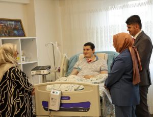 Vali DMD Hastası Çocuğun Davetini Kırmadı