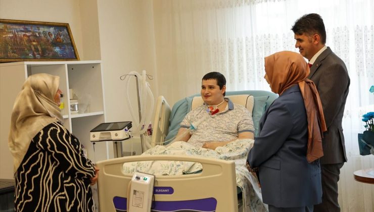 Vali DMD Hastası Çocuğun Davetini Kırmadı