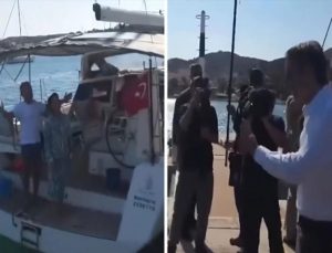 Yunanistan Başbakanı Miçotakis’ten Türk turistlerle sürpriz sohbet