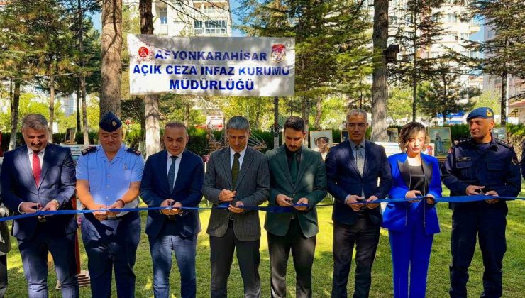 Afyonkarahisar’da mahkumların ‘Sanat ve Geri Dönüşüm’ sergisi ziyaretçilerini ağırladı