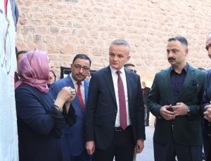 Ağrı Doğubayazıt’ta Dualı Sultan Gömlekleri Sergisi açıldı, 25 eser ilgi gördü
