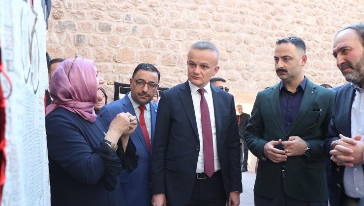 Ağrı Doğubayazıt’ta Dualı Sultan Gömlekleri Sergisi açıldı, 25 eser ilgi gördü