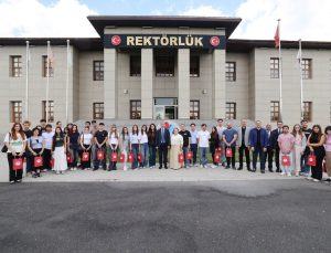 AİÇÜ’de Kültür Muhafızları projesinde farklı ülkelerden öğrenciler Rektörle buluştu