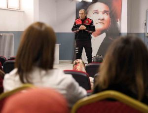 Aksaray Valiliği’nin bağımlılık projesi kapsamında öğrenci velilerine eğitim verildi