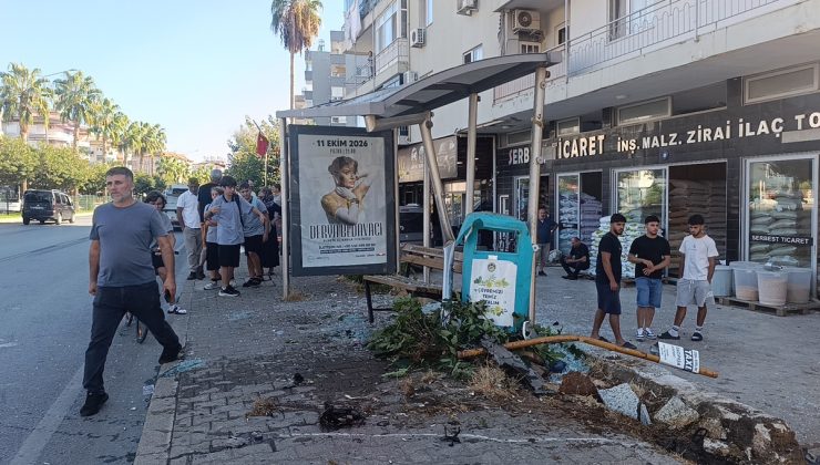 Alanya’da otomobil yayaya ve otobüs durağına çarptı, 1’i ağır 3 kişi yaralandı