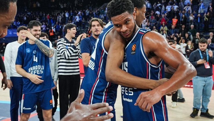Anadolu Efes, Real Madrid’i devirdi