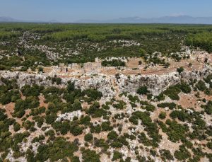 Antalya Kepez’de 2 bin yıllık Lyrboton Kome’de kadınlar zeytinyağı üretiminde etkindi