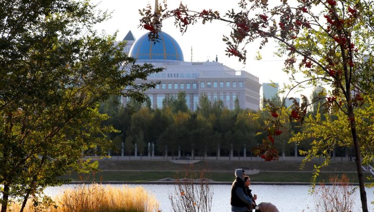 Astana’da Cumhurbaşkanlığı Parkı sonbahar renkleriyle ziyaretçi akınına uğruyor