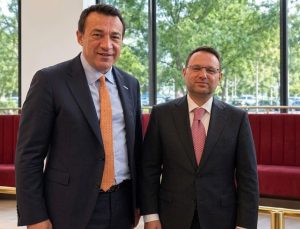 Bakan Gürlek’in Türkevi programında çekilen fotoğrafın perde arkası ortaya çıktı