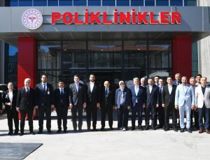 Balıkesir Valisi Ustaoğlu, hasta kabul eden Sındırgı Devlet Hastanesi’ni inceledi