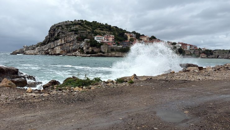Bartın Amasra’da fırtına dalga boyunu 2 metreye çıkardı, balıkçılar açılamadı