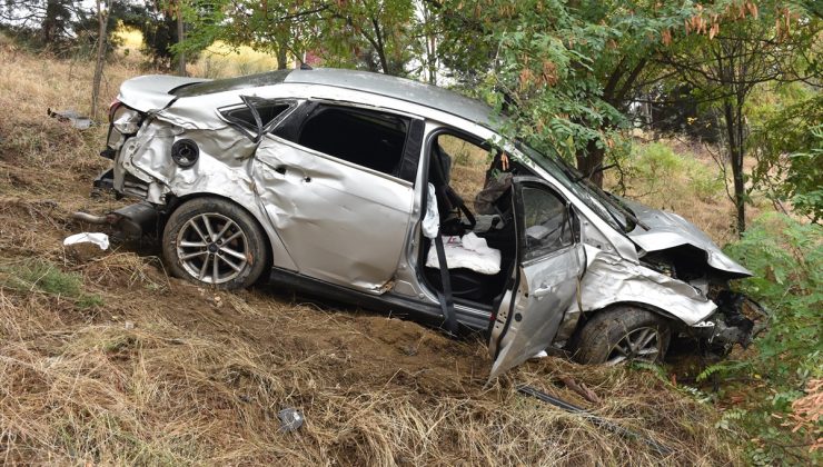 Bilecik-Bozüyük kara yolunda devrilen otomobilde 4 kişi yaralandı