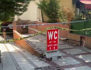 Eyüpsultan Meydanı’nda elektrik kablosunu çeken işçi akıma kapıldı, hayatını kaybetti