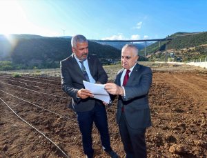 GAÜN Rektörü Doğan, Nurdağı’nda 580 dekara çıkarılan uygulama arazisini inceledi