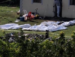 Güney Afrika’da bara kanlı baskın! 17 kişi hayatını kaybetti