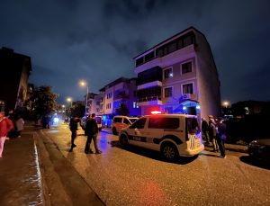 İzmit’te temel kazısı sonrası toprak kayması 2 binanın boşaltılmasına neden oldu