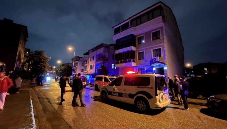 İzmit’te temel kazısı sonrası toprak kayması 2 binanın boşaltılmasına neden oldu