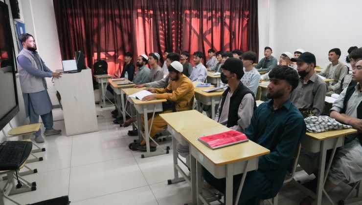 Kabil’deki Konfüçyüs Enstitüsü yaklaşık 20 yıldır Afgan öğrencilere Çince öğretiyor.