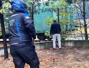 Kamusal alanda tuvaletini yapan şahsa zabıta baskını