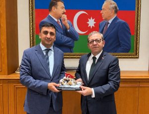 Kars Valisi Polat, Azerbaycan Başkonsolosu Zeynalov’a hayırlı olsun diledi