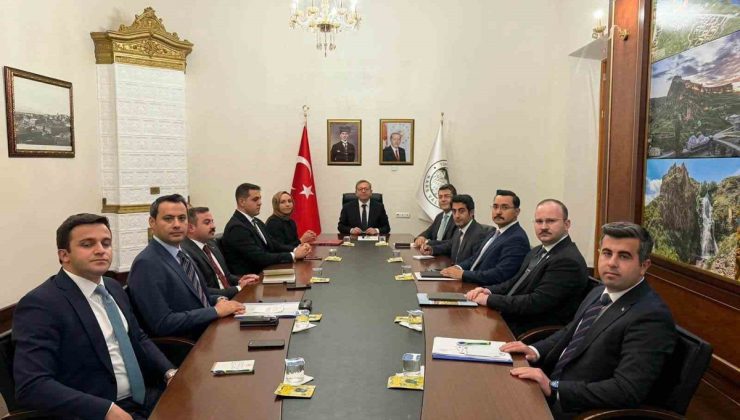 Kars’ta mülki idare amirleri kamu yatırımlarını ve güvenlik hizmetlerini görüştü
