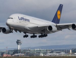 Lufthansa uçağı koku nedeniyle Manchester’a acil iniş yaptı, 371 kişi tahliye edildi