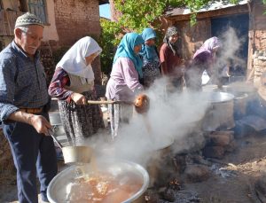 Manisa Demirci’de imece usulü pekmez üretimi yaklaşık 3 gün sürüyor